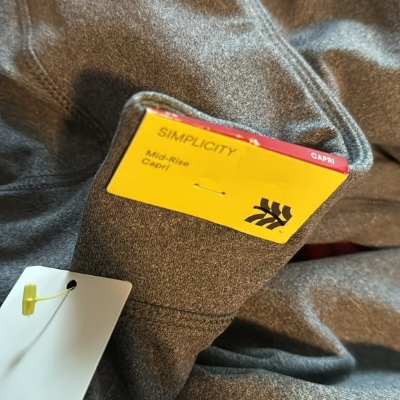 All in motion leggings gray xs NEW NWT simplicity mid rise stretch quick dry - Picture 4 of 4